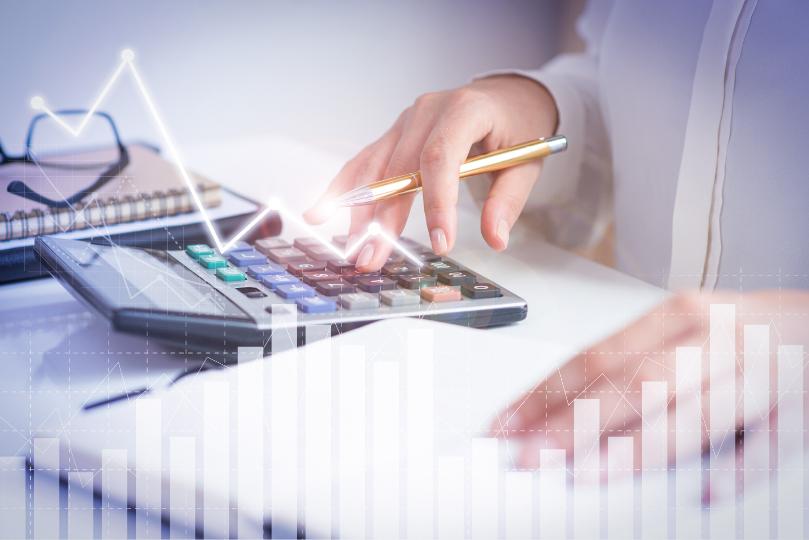 person-calculating-the-cost-of-virtual-receptionist-software virtual receptionist software