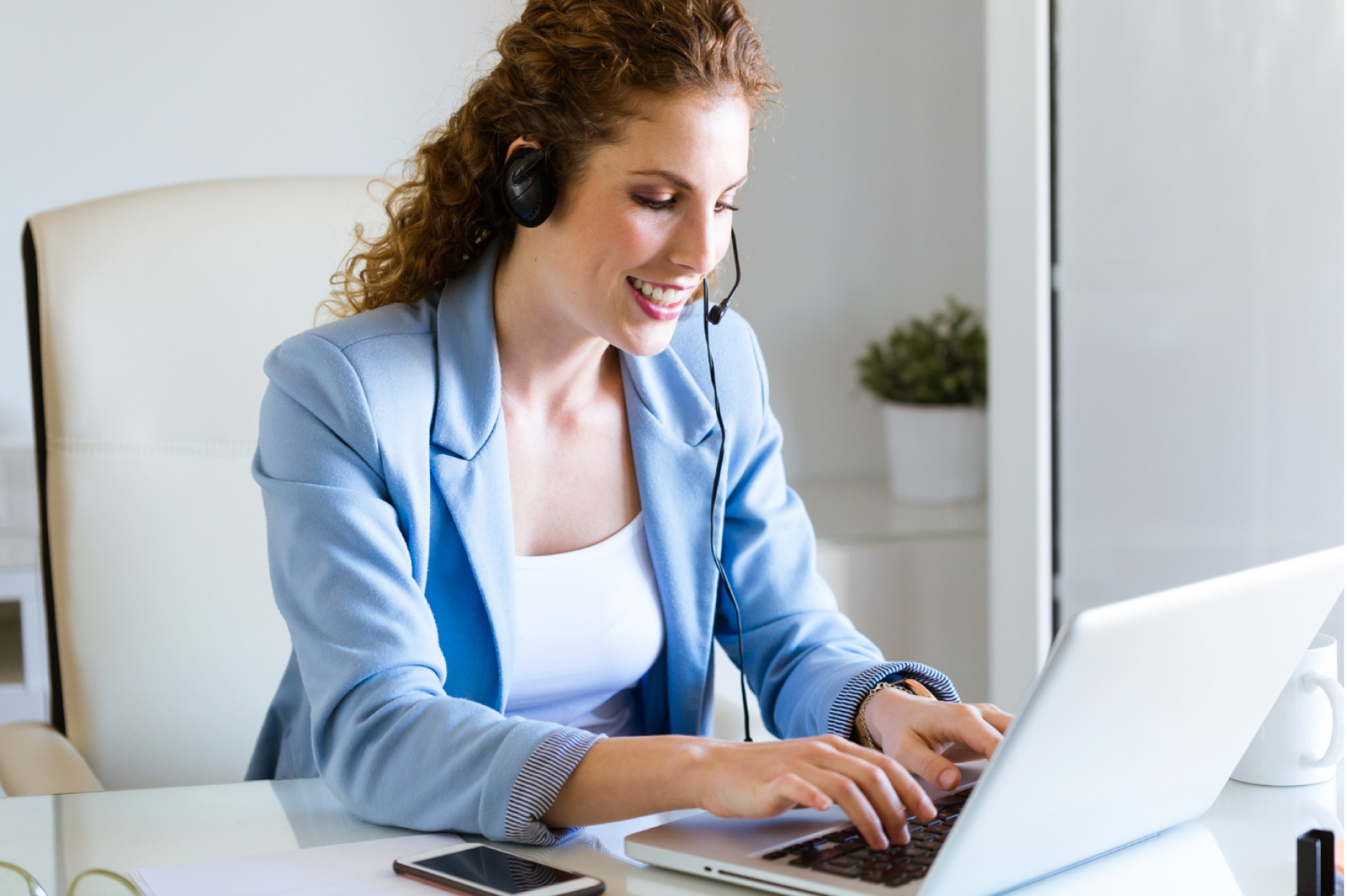woman-managing-remote-employees