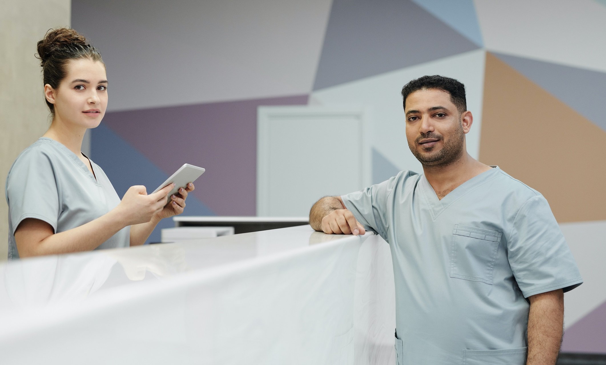 two-people-discussing-virtual-medical-receptionist-vs-in-person-medical-receptionist Two people discussing virtual medical receptionist vs in-person medical receptionist