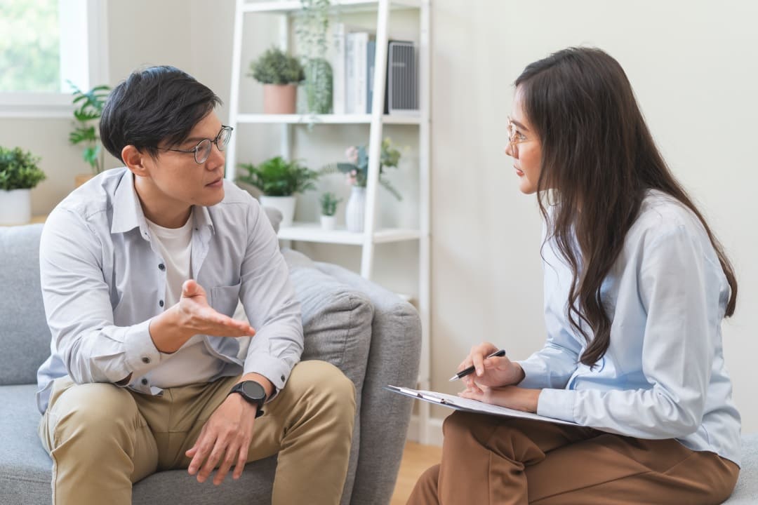 doctor-engaging-in-patient-experience-encounter Doctor engaging in patient experience encounter